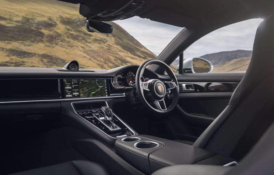 Интерьер Porsche Panamera 4S 2016 года  (UK) (фото 24 из 28)